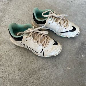 Nike youth softball cleats sz 1